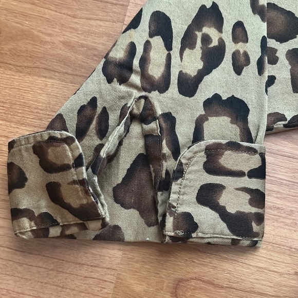 Chaps women’s button down leopard print shirt with 3/4 sleeves Size Large - Picture 5 of 8
